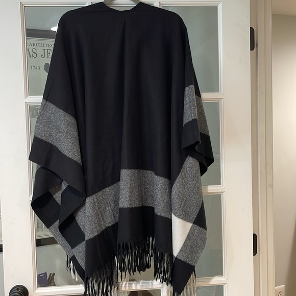 Belle by Kim Gravel Border Stripe Ruana, Black, One Size - Picture 4 of 4